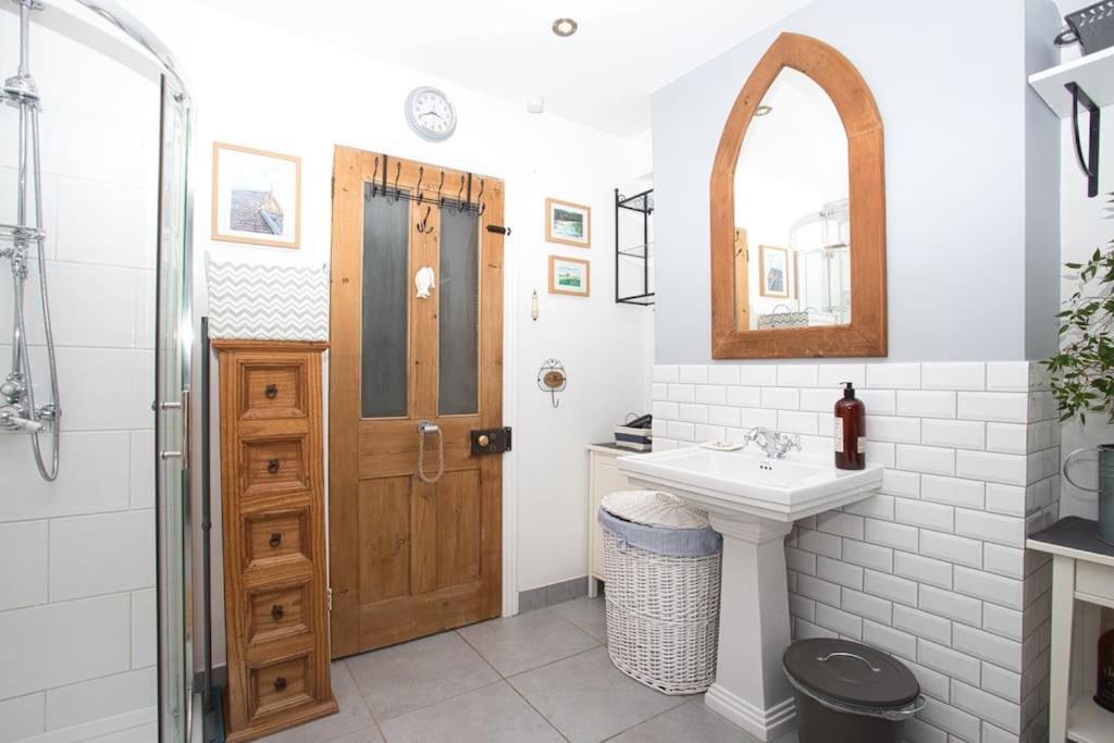 Restful And Cosy 4 Bed Home Minutes From The Beach Sandgate Eksteriør bilde